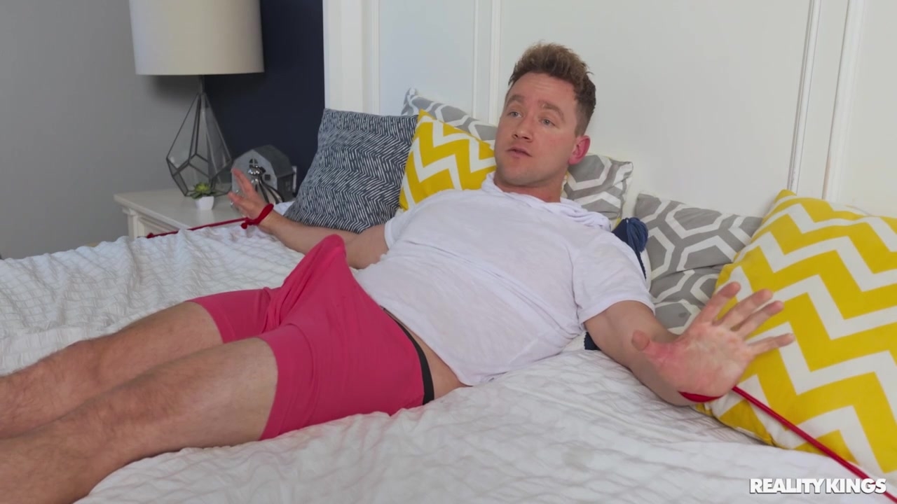 Пухлая казашка Фатина отсосала дома