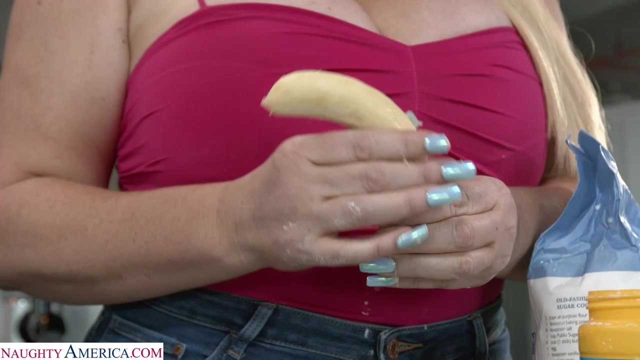 Секс в сеновале с узбечкой