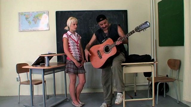 Потрахал двух телок - милфу и молодую