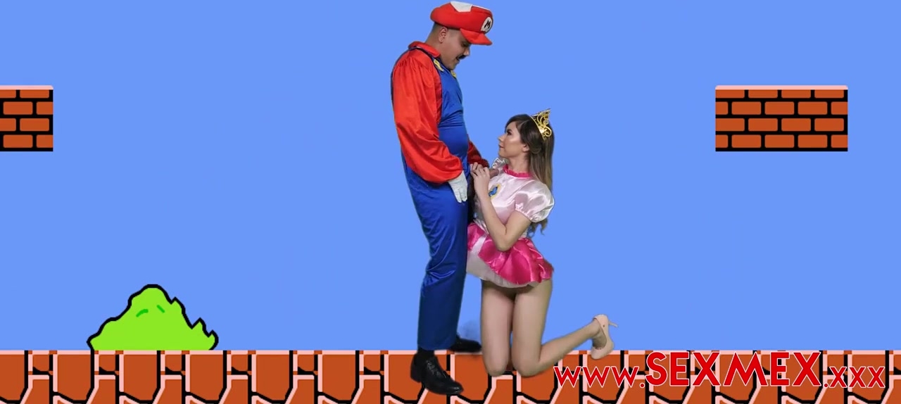 Узбекская красотка мастурбирует и играет с грудью